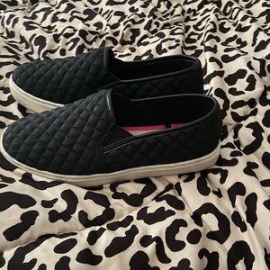 I wear a size 7 and this fit me fine